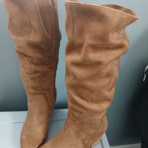 Women's Tan Suede Boots
